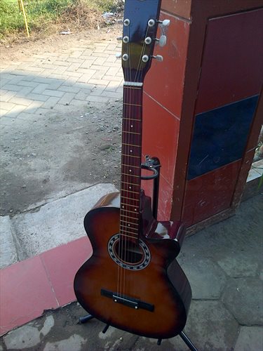 Berbagai Gitar harga murah hanya Rp 140.000,- an  kudusmusik